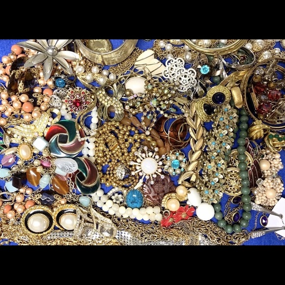 10 Piece GOLD & SILVER Designer, signed & unsigned pieces~Vtg Modern Jewelry Lot - Picture 2 of 5